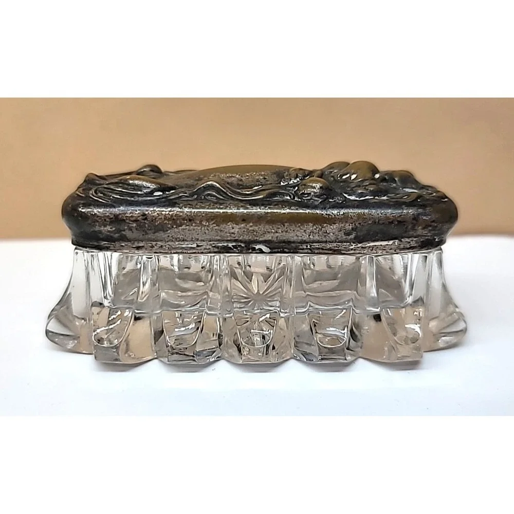 Vtg Clear Crystal Hat Pin/Hair Pin Vanity Box Metal Lid w/Hibiscus Flower